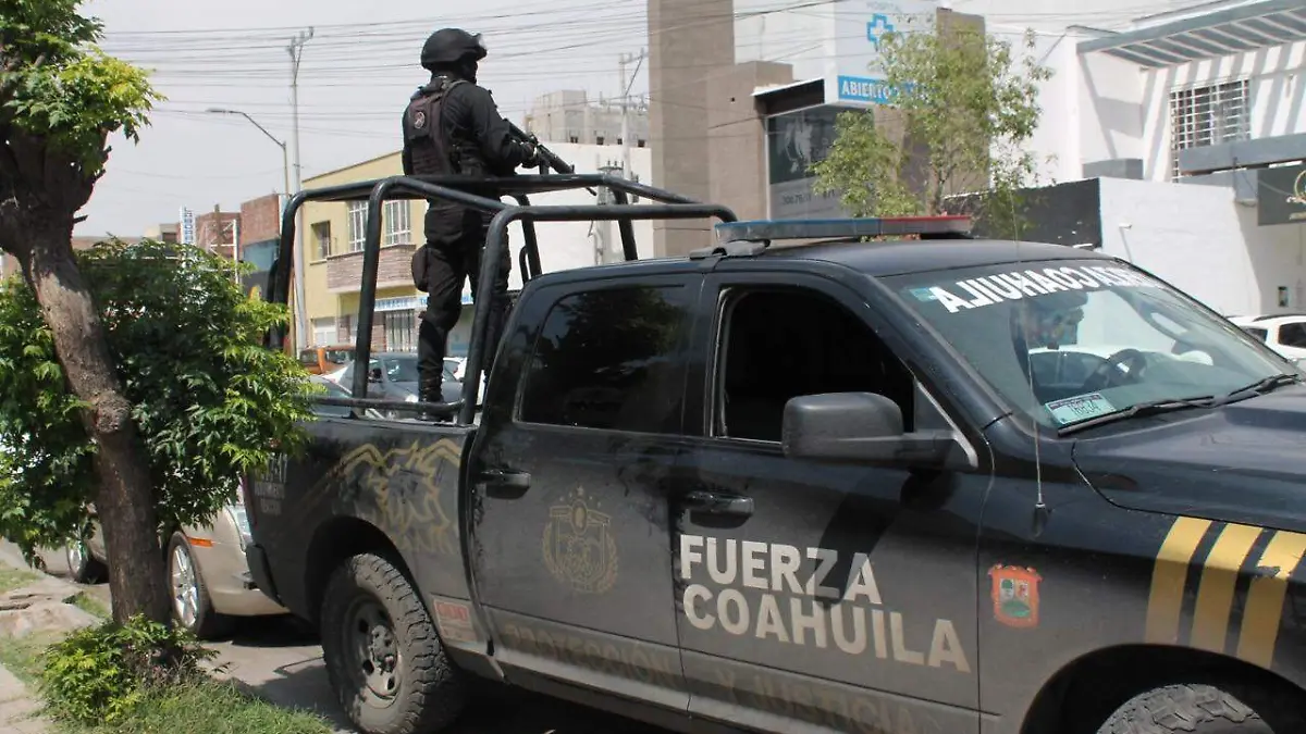 10 cobian 1 gobernador es quien lleva la batuta 3 policías